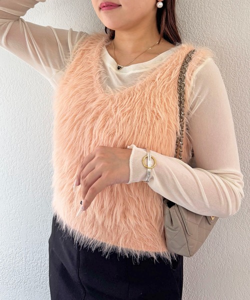 La boutique BonBon（ラブティックボンボン）の「【最強モテニット】ロングフェザー前後2WAYニットベスト（ベスト・レディース・ライトグレー/オフホワイト/ピンク・FREE）」の3枚目の写真