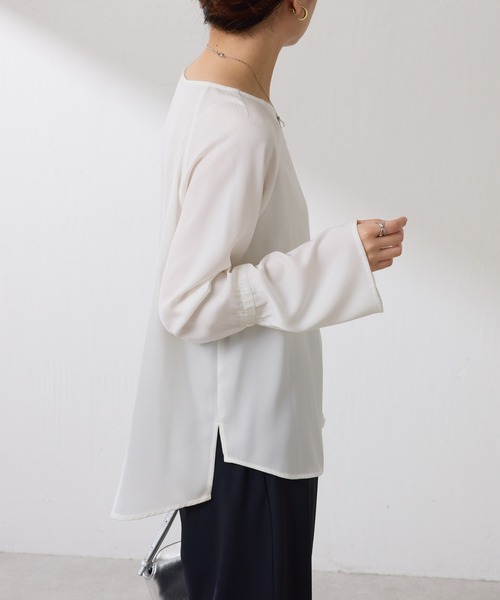 COLLAGE GALLARDAGALANTE（コラージュガリャルダガランテ）の「袖フレアサテンTブラウス（シャツ/ブラウス・レディース・ネイビー/ブラウン/オフホワイト・FREE）」の6枚目の写真