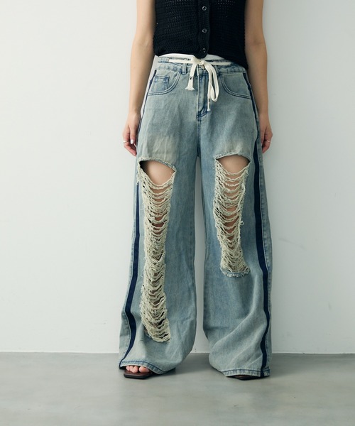 Clum(クルム)の「クラッシュワイドデニムパンツ(デニムパンツ・レディース・ブルー・SMALL/MEDIUM/LARGE)」の1枚目の写真