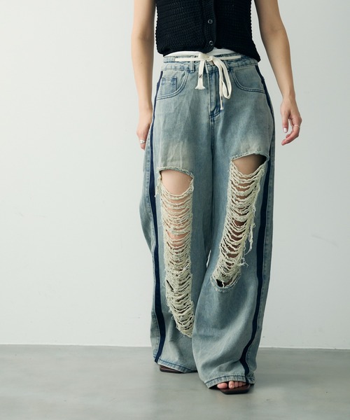 Clum(クルム)の「クラッシュワイドデニムパンツ(デニムパンツ・レディース・ブルー・SMALL/MEDIUM/LARGE)」の3枚目の写真
