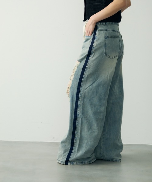 Clum(クルム)の「クラッシュワイドデニムパンツ(デニムパンツ・レディース・ブルー・SMALL/MEDIUM/LARGE)」の7枚目の写真