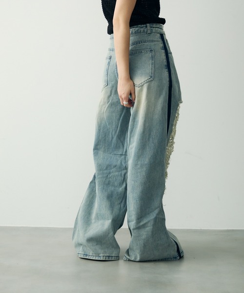 Clum(クルム)の「クラッシュワイドデニムパンツ(デニムパンツ・レディース・ブルー・SMALL/MEDIUM/LARGE)」の12枚目の写真