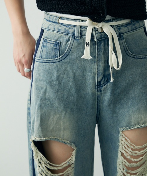 Clum(クルム)の「クラッシュワイドデニムパンツ(デニムパンツ・レディース・ブルー・SMALL/MEDIUM/LARGE)」の14枚目の写真