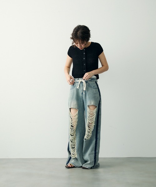 Clum(クルム)の「クラッシュワイドデニムパンツ(デニムパンツ・レディース・ブルー・SMALL/MEDIUM/LARGE)」の21枚目の写真