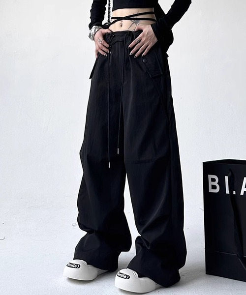 CERCA(チェルカ)の「HALEY PESCA/ルーズフィット ドロストカーゴパンツ(カーゴパンツ・レディース・ダークグレー・SMALL/MEDIUM)」の2枚目の写真