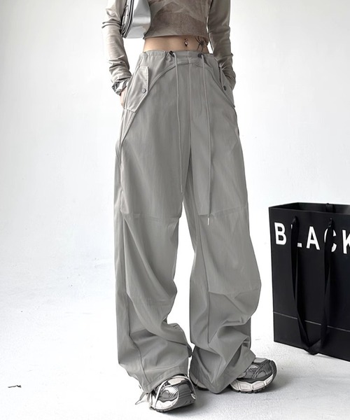 CERCA(チェルカ)の「HALEY PESCA/ルーズフィット ドロストカーゴパンツ(カーゴパンツ・レディース・ダークグレー・SMALL/MEDIUM)」の4枚目の写真