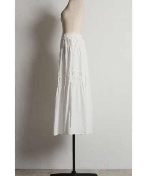 &. NOSTALGIA（アンドドットノスタルジア）の「シャーリングティアードスカート（スカート・レディース・オフホワイト/ブラック・M）」の14枚目の写真