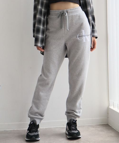 Calvin Klein(カルバン・クライン)の「【Calvin Klein/カルバンクライン】 MONOGRAM FLEECE JOGGER/モノグラム プリント スウェットジョガーパンツ(スウェットパンツ・メンズ・ブラック/ヘザーグレー・S/M/L/XL)」の2枚目の写真