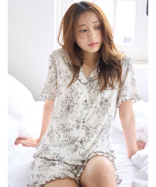 SNIDEL HOME(スナイデルホーム)の「【接触冷感】カットレーヨン開襟シャツ(ルームウェア/パジャマ・レディース・アイボリー/ライトベージュ/ピンク・F)」の3枚目の写真