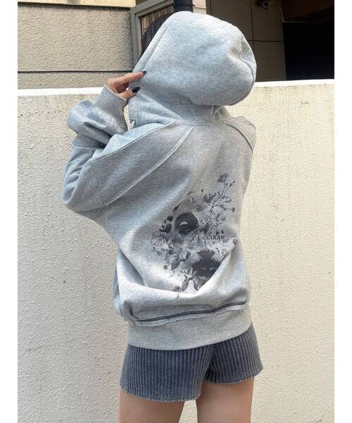 ルセラフィム MURUA ルーズ フーディー パーカー スウェット MURUA（ムルーア）の「LE SSERAFIMコラボ裏起毛ルーズフーディー