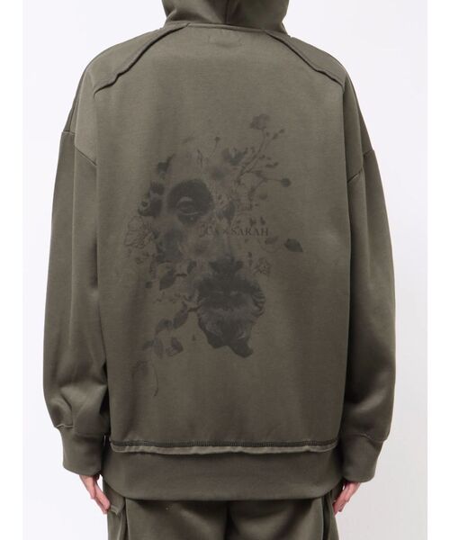 MURUA（ムルーア）の「Sarah×MURUAユニセックススウェットフーディー（パーカー・レディース・ダークグレー/グレー・FREE）」の15枚目の写真