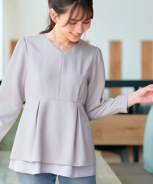 Tiaclasse（ティアクラッセ）の「レイヤードヘムペプラムブラウス（シャツ/ブラウス・レディース・ネイビー/グレイッシュベージュ/オフホワイト・S/M/L）」の9枚目の写真