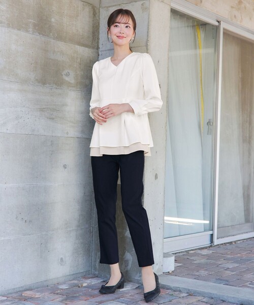 Tiaclasse（ティアクラッセ）の「レイヤードヘムペプラムブラウス（シャツ/ブラウス・レディース・ネイビー/グレイッシュベージュ/オフホワイト・S/M/L）」の12枚目の写真