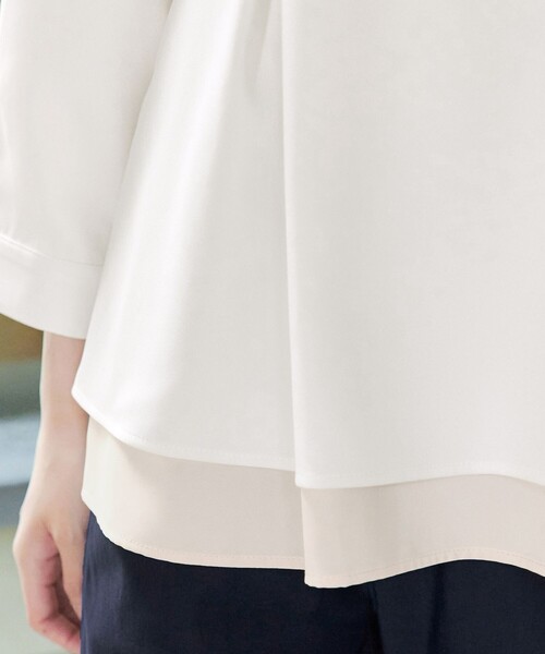 Tiaclasse（ティアクラッセ）の「レイヤードヘムペプラムブラウス（シャツ/ブラウス・レディース・ネイビー/グレイッシュベージュ/オフホワイト・S/M/L）」の14枚目の写真