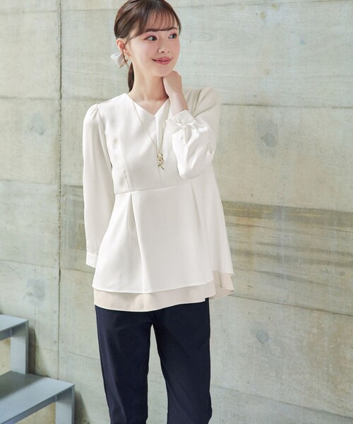 Tiaclasse（ティアクラッセ）の「レイヤードヘムペプラムブラウス（シャツ/ブラウス・レディース・ネイビー/グレイッシュベージュ/オフホワイト・S/M/L）」の16枚目の写真