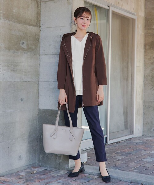 Tiaclasse（ティアクラッセ）の「レイヤードヘムペプラムブラウス（シャツ/ブラウス・レディース・ネイビー/グレイッシュベージュ/オフホワイト・S/M/L）」の18枚目の写真