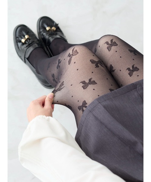 tutuanna(チュチュアンナ)の「まるで素肌のようなフェイクタイツ80デニール(ドット×リボン柄)(タイツ/ストッキング・レディース・ブラック/オフホワイト・M-L)」の21枚目の写真