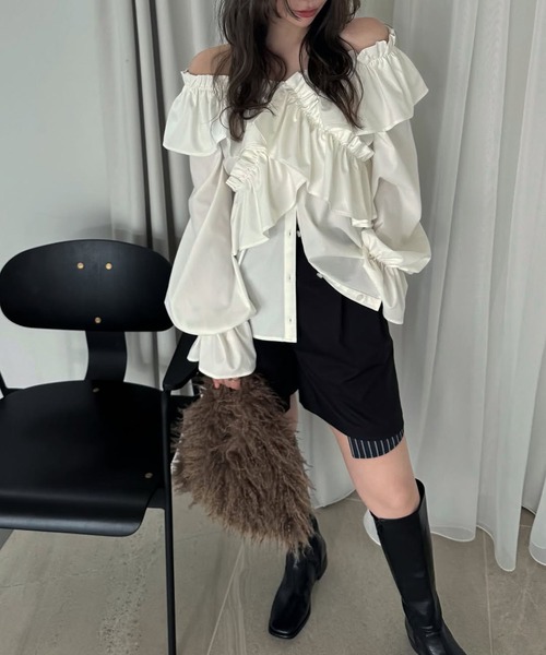 WILLFULLY（ウィルフリー）の「frill cross asymmetry BL（シャツ/ブラウス・レディース・アイボリー/ブラック/インディゴブルー・FREE）」の9枚目の写真