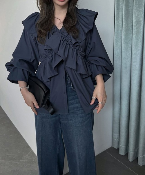 WILLFULLY（ウィルフリー）の「frill cross asymmetry BL（シャツ/ブラウス・レディース・アイボリー/ブラック/インディゴブルー・FREE）」の16枚目の写真