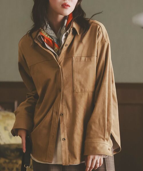 le.coeur blanc(ルクールブラン)の「リバーフェイクスエードオーバーシャツ(シャツ/ブラウス・レディース・キャメル/ベージュ・38)」の1枚目の写真