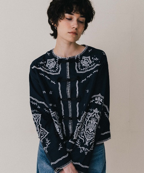 CREDONA(クレドナ)の「VENEZIA LACE BLOUSE/ヴェネツィアレースブラウス(シャツ/ブラウス・レディース・ネイビー/ホワイト・FREE)」の4枚目の写真