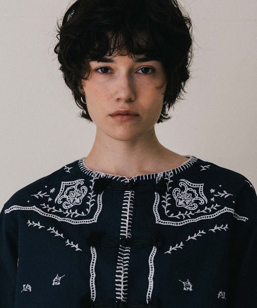 CREDONA(クレドナ)の「VENEZIA LACE BLOUSE/ヴェネツィアレースブラウス(シャツ/ブラウス・レディース・ネイビー/ホワイト・FREE)」の5枚目の写真