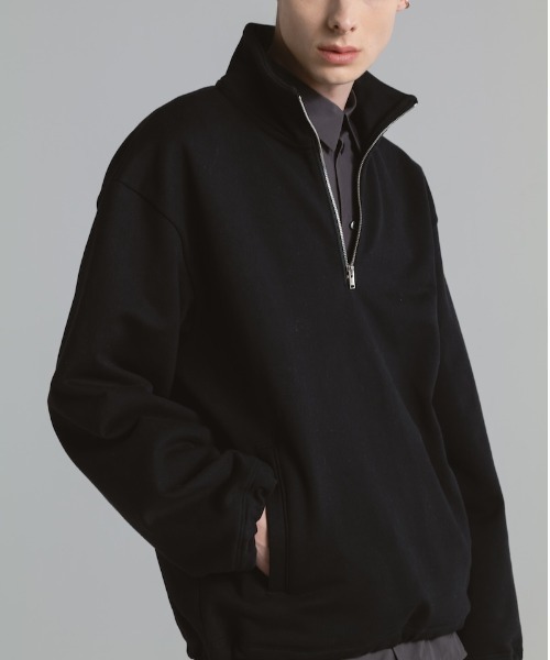 CINOH（チノ）の「HELENE SWEAT HALF ZIP PULLOVER（スウェット・メンズ・グレー/ブラック・46/44）」の14枚目の写真