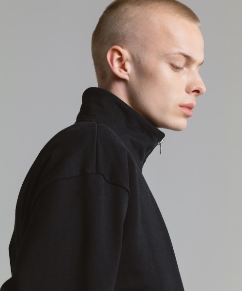 CINOH（チノ）の「HELENE SWEAT HALF ZIP PULLOVER（スウェット・メンズ・グレー/ブラック・46/44）」の15枚目の写真