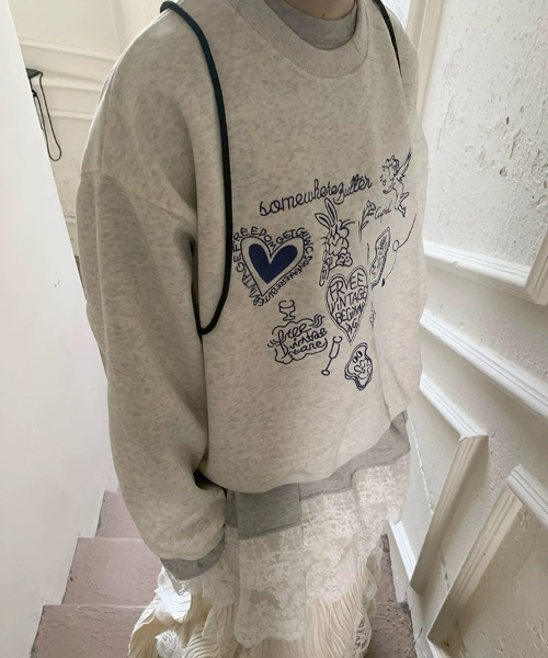 Sibra（シブラ）の「刺繍グラフィックスウェット／ゆったりシルエット・ラフ可愛い一枚（スウェット・レディース・ライトグレー/グレー・M）」の6枚目の写真