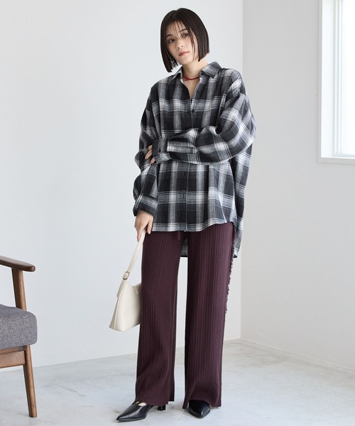 MONO-MART(モノマート)の「オンブレチェック オーバーサイズレギュラーカラーシャツ(シャツ/ブラウス・レディース・ネイビー/ブラック/ブルー/レッド/ブラウン・FREE)」の7枚目の写真
