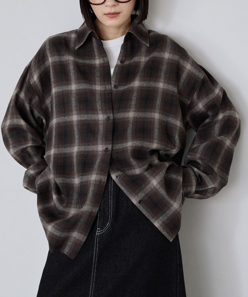 MONO-MART(モノマート)の「オンブレチェック オーバーサイズレギュラーカラーシャツ(シャツ/ブラウス・レディース・ネイビー/ブラック/ブルー/レッド/ブラウン・FREE)」の16枚目の写真