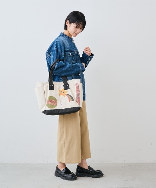 IEDIT（イディット）の「ＩＥＤＩＴ　チーキーリーベリー特別復活企画　かすれプリント風帆布トートバッグ〈ベージュ〉（トートバッグ・レディース・ベージュ系その他・ONE SIZE）」の3枚目の写真