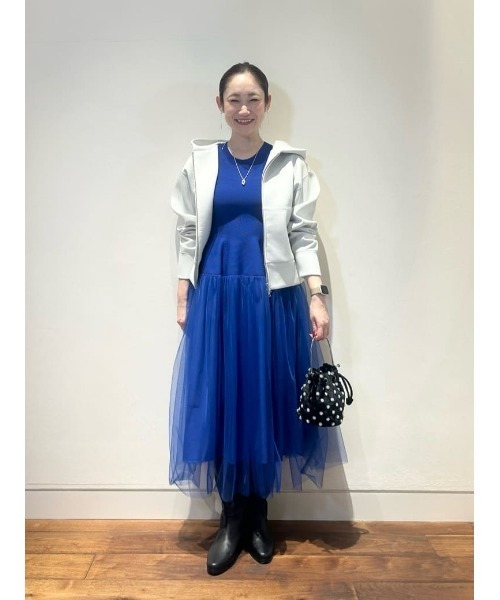 allureville(アルアバイル)の「◇エアクッションフーディー(パーカー・レディース・ライトグレー/チャコールグレー・2)」の11枚目の写真