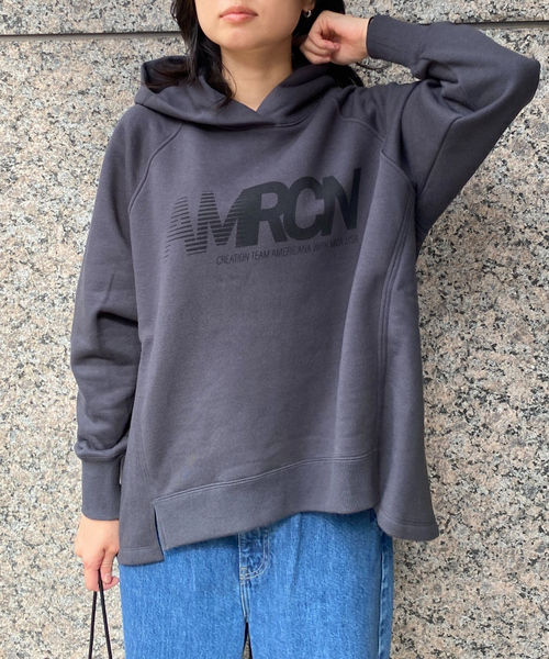 AMERICANA(アメリカーナ)の「【AMERICANA×MICA&DEAL/ アメリカーナ×マイカ】parka 裏起毛ロゴパーカー/ スウェット / フーディー(パーカー・レディース・ダークネイビー/チャコールグレー/ブラウン・フリー)」の2枚目の写真
