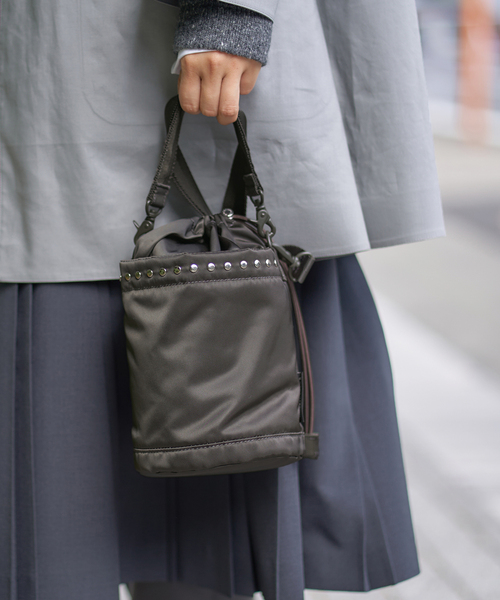 IENA（イエナ）の「MACKINTOSH/マッキントッシュ ANNAN BUCKET STUDS BAG バッグ A252SS1011BAPA（クラッチバッグ・レディース・カーキ・FREE）」の8枚目の写真