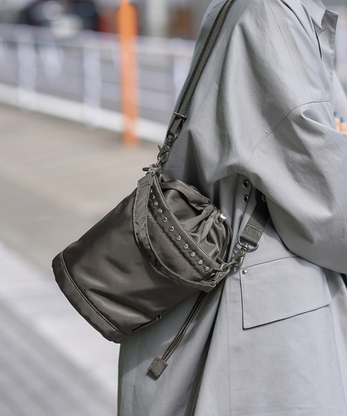 IENA（イエナ）の「MACKINTOSH/マッキントッシュ ANNAN BUCKET STUDS BAG バッグ A252SS1011BAPA（クラッチバッグ・レディース・カーキ・FREE）」の10枚目の写真