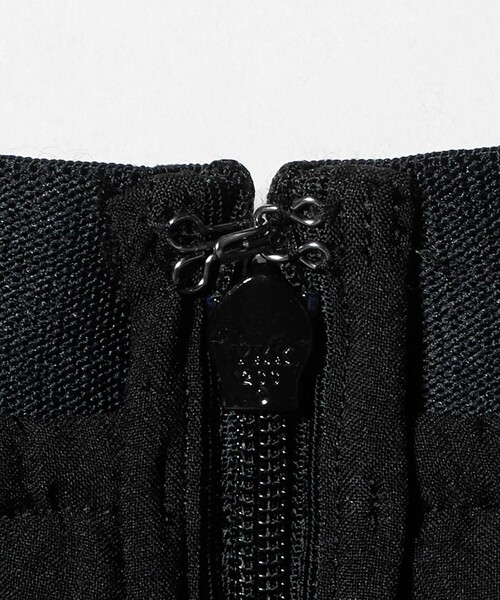 UNITED ARROWS（ユナイテッドアローズ）の「スパンコール Iライン スカート（スカート・レディース・オフホワイト/ブラック・36/38）」の6枚目の写真