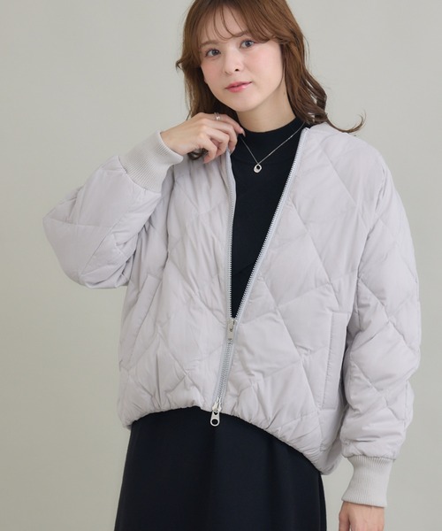 KATHARINE ROSS（キャサリンロス）の「【KATHARINE ROSS】【撥水/静電気防止/汚れ防止】衿リブキルトショートダウン（ダウンジャケット/コート・レディース・グレー/カーキ/ブラック・FREE）」の3枚目の写真