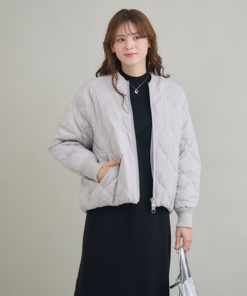 KATHARINE ROSS（キャサリンロス）の「【KATHARINE ROSS】【撥水/静電気防止/汚れ防止】衿リブキルトショートダウン（ダウンジャケット/コート・レディース・グレー/カーキ/ブラック・FREE）」の7枚目の写真