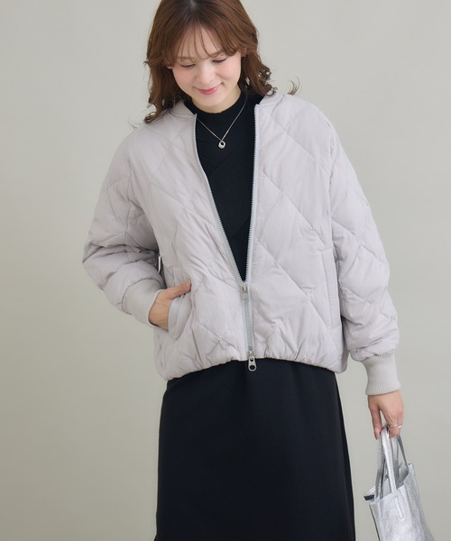 KATHARINE ROSS（キャサリンロス）の「【KATHARINE ROSS】【撥水/静電気防止/汚れ防止】衿リブキルトショートダウン（ダウンジャケット/コート・レディース・グレー/カーキ/ブラック・FREE）」の8枚目の写真