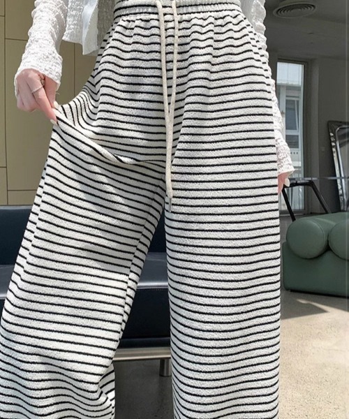 SallyLunn(サリーラン)の「裏起毛ボーダーイージーパンツ(その他パンツ・レディース・ブラック/ホワイト/グレー・FREE)」の1枚目の写真