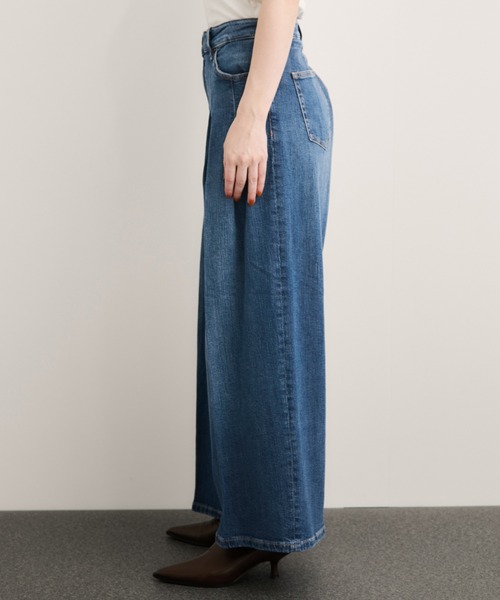 GUESS JEANS(ゲスジーンズ)の「【GUESS(ゲス)】PLEATED EXTRA WIDE LEG(デニムパンツ・レディース・ブルー系その他3/ブラック系その他・M/L/S)」の6枚目の写真
