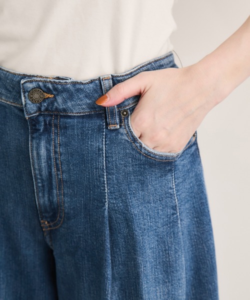 GUESS JEANS(ゲスジーンズ)の「【GUESS(ゲス)】PLEATED EXTRA WIDE LEG(デニムパンツ・レディース・ブルー系その他3/ブラック系その他・M/L/S)」の10枚目の写真