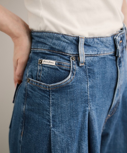 GUESS JEANS(ゲスジーンズ)の「【GUESS(ゲス)】PLEATED EXTRA WIDE LEG(デニムパンツ・レディース・ブルー系その他3/ブラック系その他・M/L/S)」の11枚目の写真