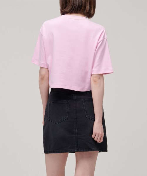 MUSINSA STANDARD WOMAN（ムシンサスタンダードウーマン）の「ウィメンズリラックスフィットクルーネッククロップTシャツ[ピンク]（Tシャツ/カットソー・レディース・その他・SMALL/MEDIUM/LARGE/X-SMALL）」の2枚目の写真