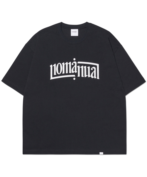 NOMANUAL(NOMANUAL)の「ARCHED TEXT T-SHIRT - BLACK(Tシャツ/カットソー・レディース・その他・X-LARGE/SMALL/MEDIUM/LARGE)」の1枚目の写真