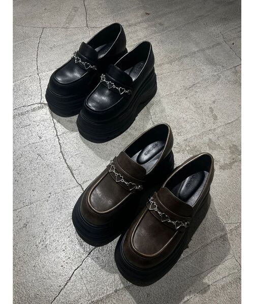 EMODA(エモダ)の「ハートチェーンローファー(ローファー・レディース・ブラック/ブラウン・SMALL/MEDIUM/LARGE)」の9枚目の写真