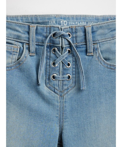 GAP(ギャップ)の「ハイライズ レースアップ '70s フレアデニム (キッズ)(デニムパンツ・キッズ・ライトインディゴブルー・130cm/150cm/140cm/120cm/160cm/155cm)」の2枚目の写真