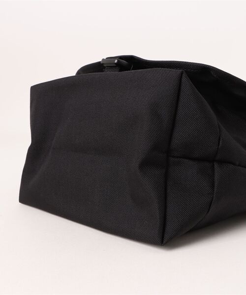 Manhattan Portage（マンハッタンポーテージ）の「NYLON MESSENGER BAG (SM) FZP Pokemon 25（メッセンジャーバッグ・メンズ・ブラック・SMALL）」の17枚目の写真