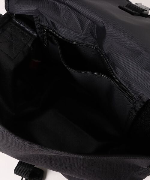 Manhattan Portage（マンハッタンポーテージ）の「NYLON MESSENGER BAG (SM) FZP Pokemon 25（メッセンジャーバッグ・メンズ・ブラック・SMALL）」の18枚目の写真